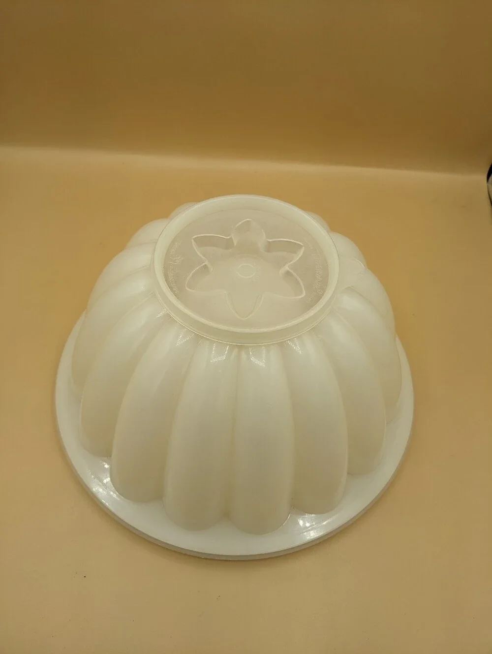 Tupperware PAR-T-JEL 776, 777, 778 Jello/Salad/Punch Bowl Ice Mold Pre-owned